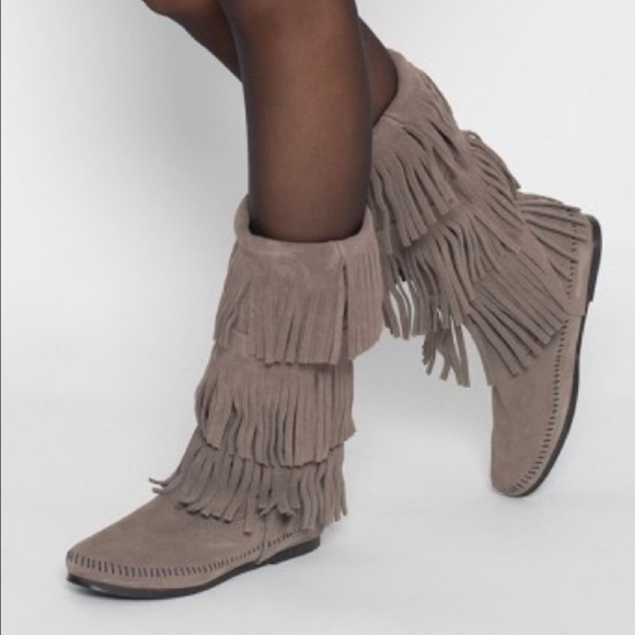 Minnetonka 3 layer fringe moccasin boots size 8 - Picture 2 of 14